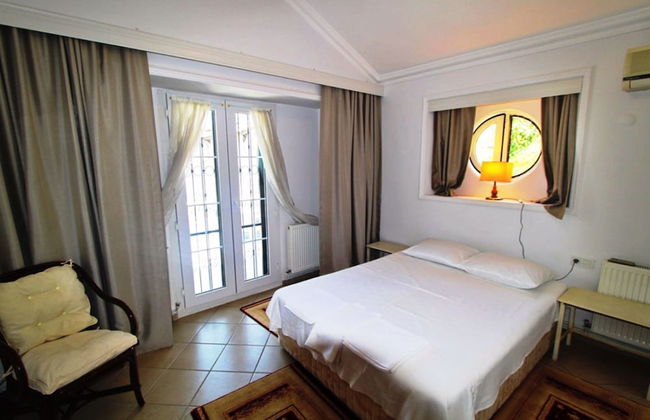 Villa Center - Photo 5