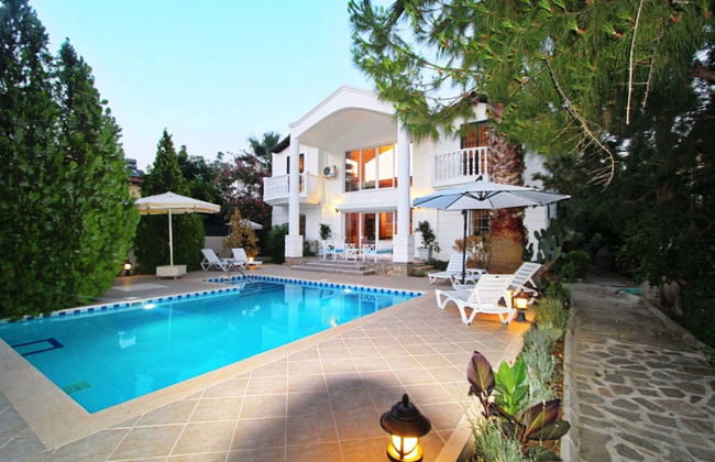 Villa Center - Photo 25