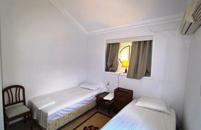 Villa Center - Photo 6