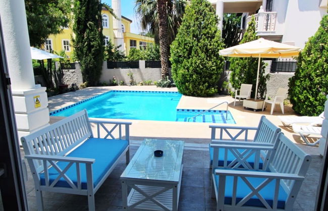 Villa Center - Photo 21
