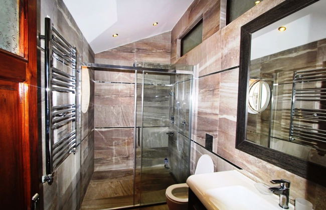 Villa Center - Photo 17