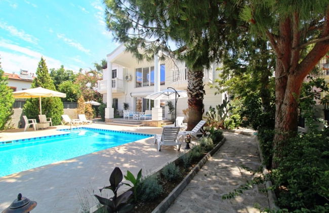 Villa Center - Photo 22