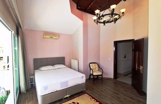 Villa Center - Photo 9