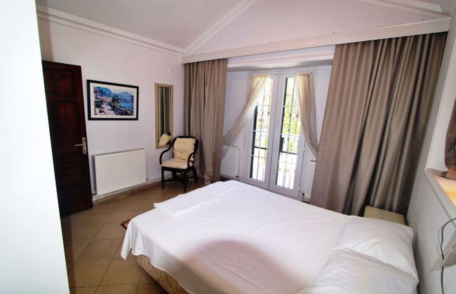 Villa Center - Photo 8