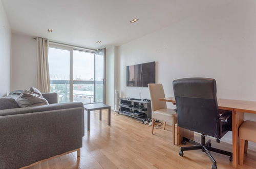 Foto 14 - Fantastic 2 Bedroom near Canary Wharf