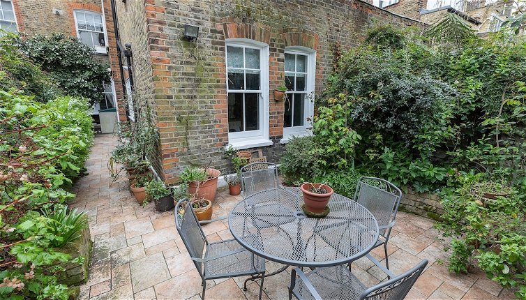 Photo 1 - ALTIDO 2 Bed Flat With Garden Next to Battersea Park