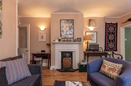 Photo 17 - ALTIDO 2 Bed Flat With Garden Next to Battersea Park