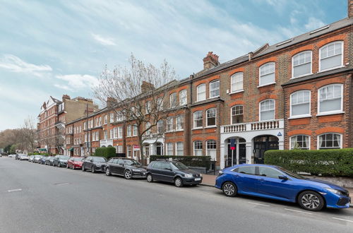 Photo 22 - ALTIDO 2 Bed Flat With Garden Next to Battersea Park