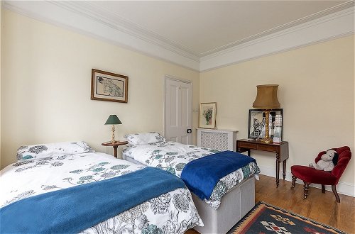 Photo 18 - ALTIDO 2 Bed Flat With Garden Next to Battersea Park