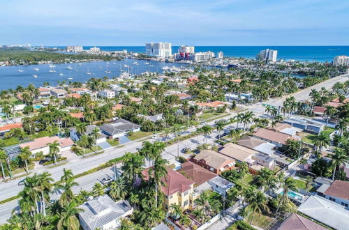 Foto 51 - Walk to Beach Spacious Estate with Hot Tub & Game Room