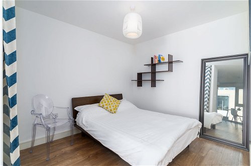 Photo 2 - Lovely Studio Flat with Terrace in Southeast London