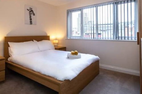 Photo 3 - ✰OnPoint - Spacious 2 Bed Apt - FREE Parking✰