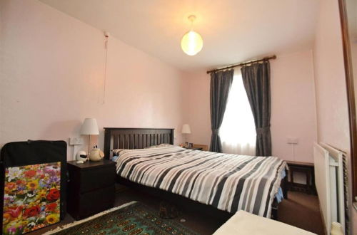 Photo 1 - Lovely One-bed Apartment to Rent in London