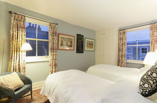 Photo 10 - JOIVY Attractive Chelsea Apartment Sleeps 4