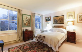 Photo 2 - ALTIDO Attractive Chelsea Apartment Sleeps 4