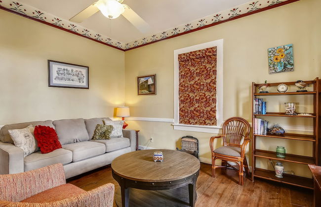 Calico Cottage - Photo 8