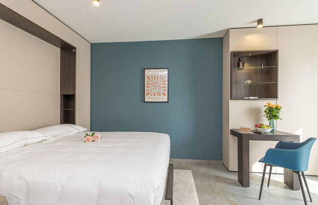 Icon H 404 Suite Micro Living - Photo 1