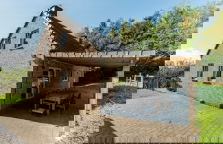 Foto 1 - Quiet Villa with Hot Tub & Sauna