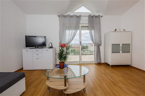 Foto 3 - A2- apt With Terrace With the sea View and Garden