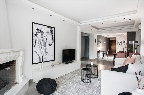 Photo 20 - UPSTREET Modernized & Spacious 2BD Apartment in Chalandri