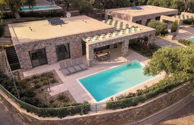 Ouzo Stone House 2, with private pool - Foto 1