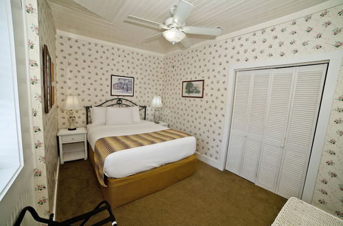 Photo 6 - Georgianne Inn & Suites