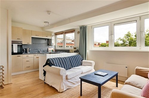 Photo 11 - Stunning 1 Bedroom Apartment in Battersea