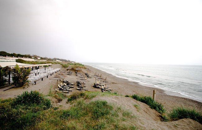 Suitur beachfront duplex with pool and sea views - Foto 43