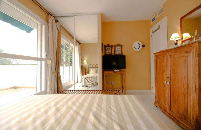 Suitur beachfront duplex with pool and sea views - Foto 4