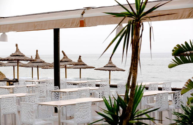 Suitur beachfront duplex with pool and sea views - Foto 36