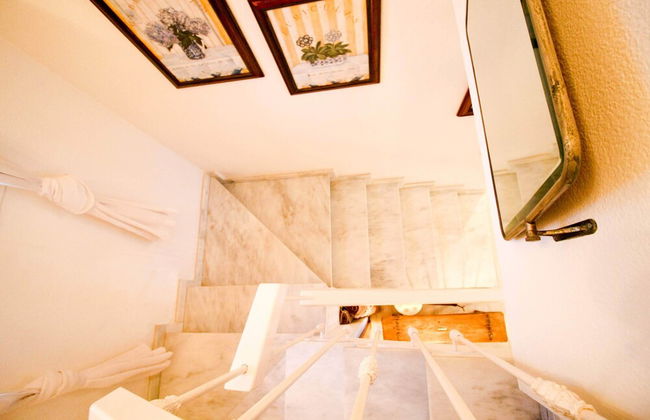 Suitur beachfront duplex with pool and sea views - Foto 39