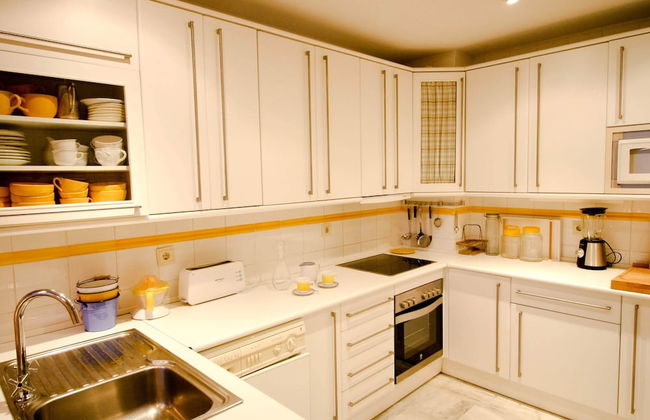 Suitur beachfront duplex with pool and sea views - Foto 17
