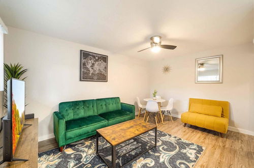 Photo 2 - Stylish 1BR Near UT Highland Evonify