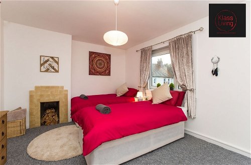 Photo 6 - Two Bedroom House by Klass Living Serviced Accommodation Hamilton - Kenmar House With Parking & WiFi