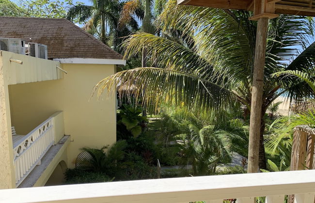 King Suite at Oceanview Resort in Jamaica - Enjoy 7 Miles Of White Sand Beach! 1 Bedroom Villa by RedAwning - Foto 9