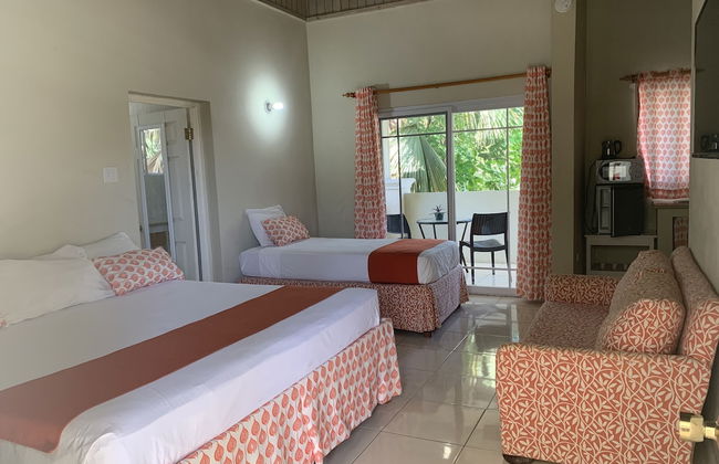 King Suite at Oceanview Resort in Jamaica - Enjoy 7 Miles Of White Sand Beach! 1 Bedroom Villa by RedAwning - Foto 2
