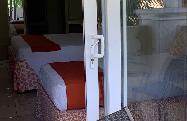 King Suite at Oceanview Resort in Jamaica - Enjoy 7 Miles Of White Sand Beach! 1 Bedroom Villa by RedAwning - Foto 6