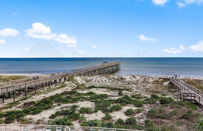 Convenience Direct Oceanfront Condo with Private Balcony by RedAwning - Foto 40