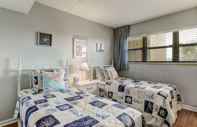 Convenience Direct Oceanfront Condo with Private Balcony by RedAwning - Foto 8