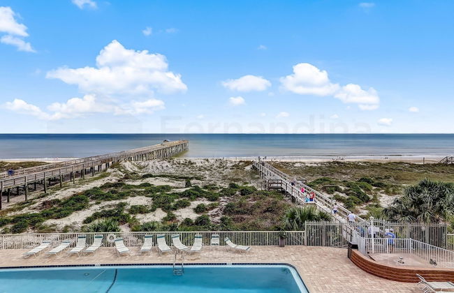 Convenience Direct Oceanfront Condo with Private Balcony by RedAwning - Foto 25