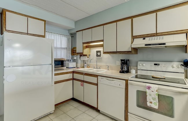 Convenience Direct Oceanfront Condo with Private Balcony by RedAwning - Foto 13