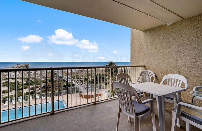 Convenience Direct Oceanfront Condo with Private Balcony by RedAwning - Foto 50