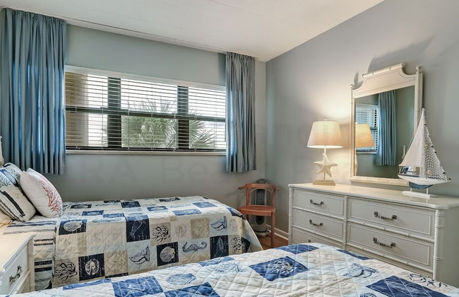 Convenience Direct Oceanfront Condo with Private Balcony by RedAwning - Foto 9