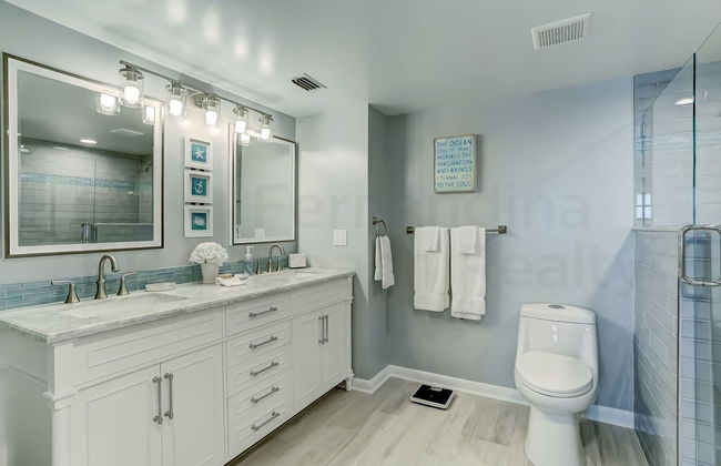 Convenience Direct Oceanfront Condo with Private Balcony by RedAwning - Foto 22