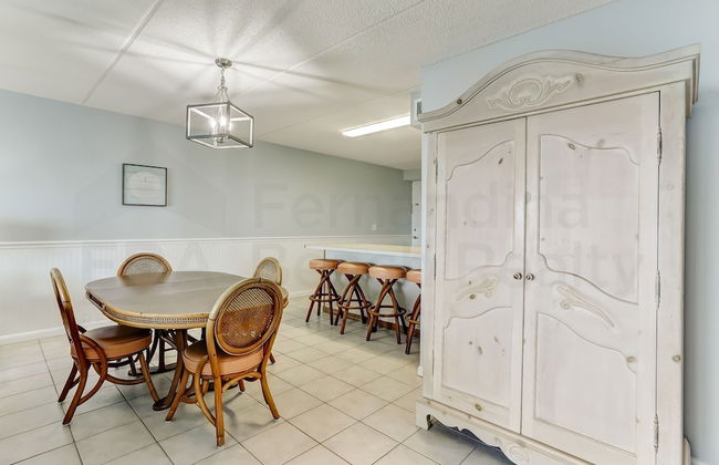 Convenience Direct Oceanfront Condo with Private Balcony by RedAwning - Foto 34