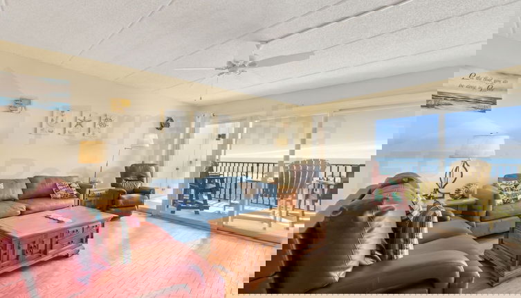Foto 1 - Oceanfront Beach Condo with Private Balcony, Short Walk to Pool and Beach by RedAwning