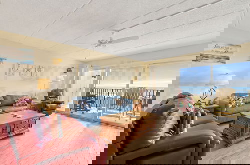 Foto 1 - Oceanfront Beach Condo with Private Balcony, Short Walk to Pool and Beach by RedAwning