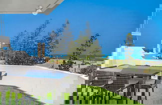 Photo 3 - Rainbow Bay Resort