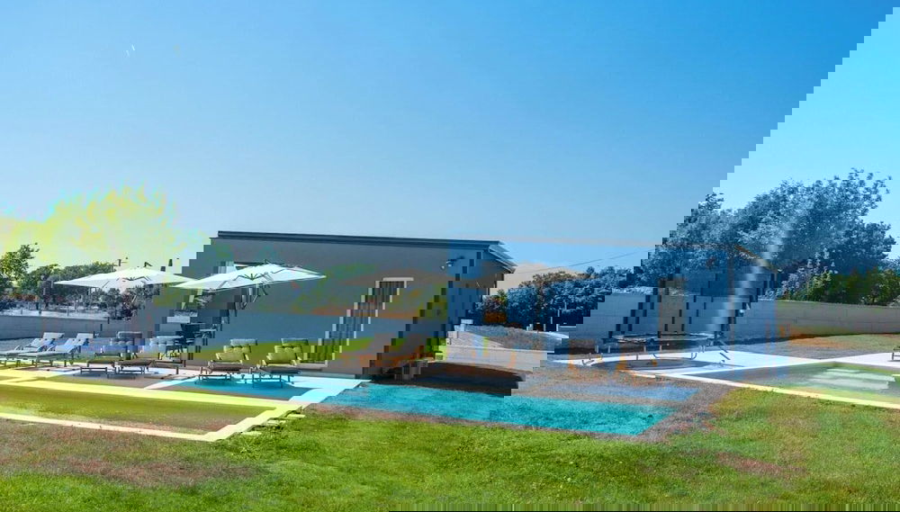 Villa in Žminj with swimming pool and garden - Photo 1