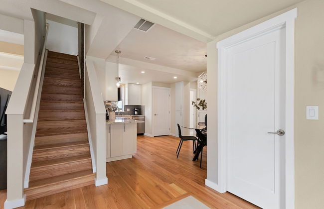 Bright and Stylish Home Great Central Location! - Photo 23
